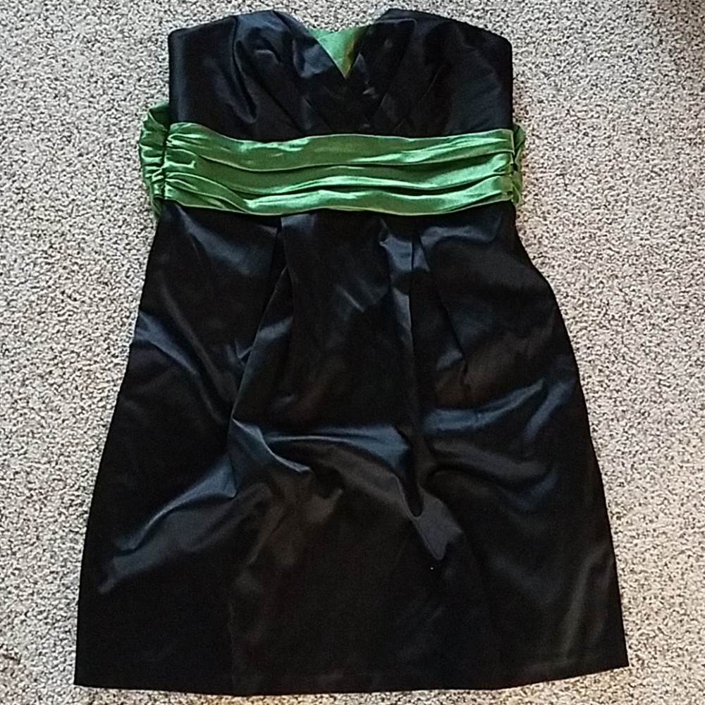 Strapless dressr